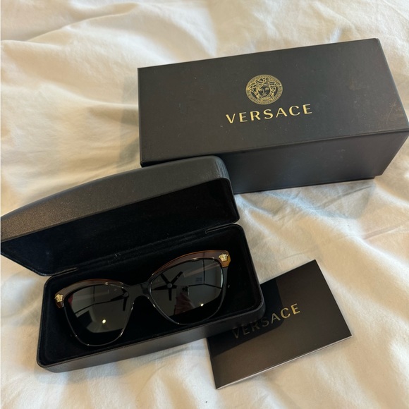 Stylish Authentic Versace Sunglasses - Picture 1 of 8